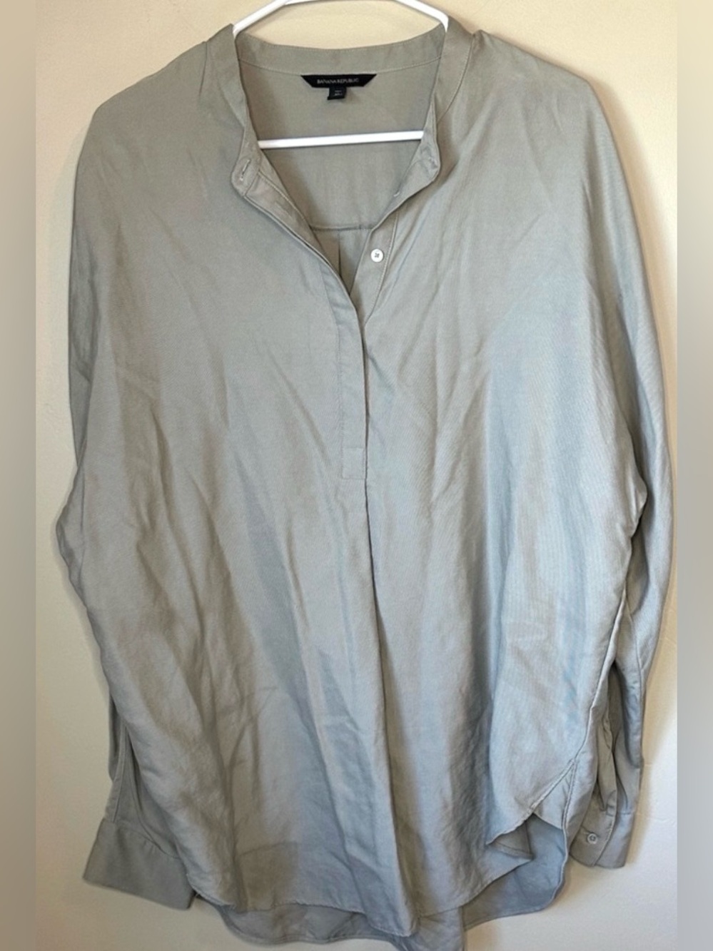 Banana Republic Women’s XLT Tan Collarless Shirt 5/$25